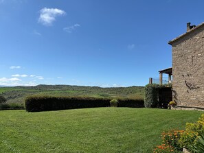 Property grounds - Apartment 'Sant Grau I' with Mountain Views, Shared Pool and Wi-Fi (Naves)