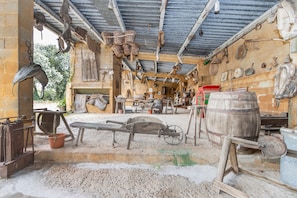 Property grounds - Holiday Home 'El Porxet' with Mountain Views, Shared Pool and Wi-Fi (Naves)