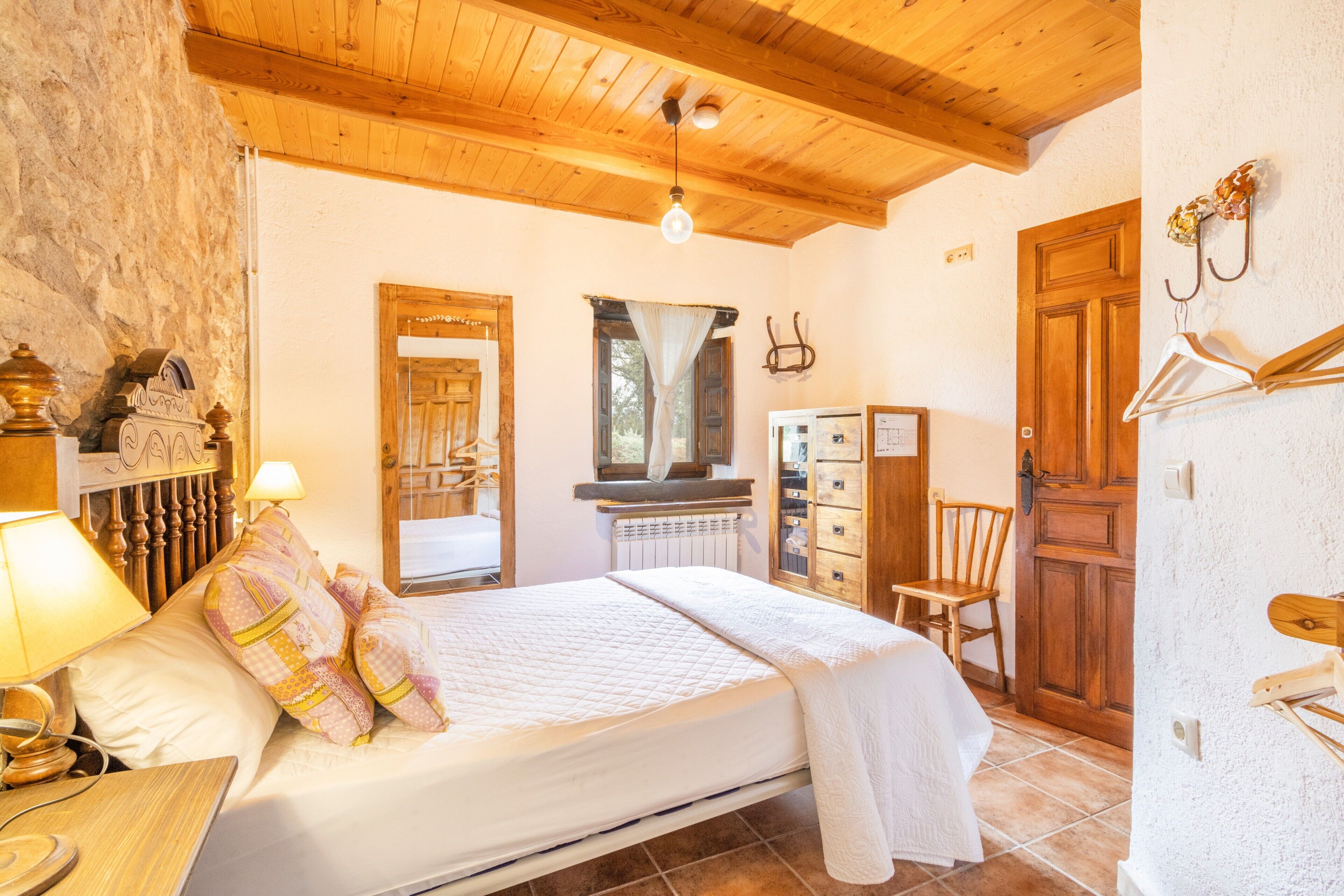 3 slaapkamers, een strijkplank/strijkijzer, gratis wifi, beddengoed