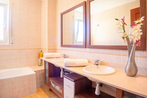 Douche, serviettes fournies
