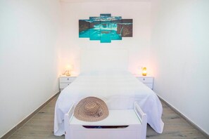 4 bedrooms, iron/ironing board, free WiFi, bed sheets - Holiday Home 'Villa Sunset' with Sea Views, Wi-Fi and Air Conditioning (Calafell)