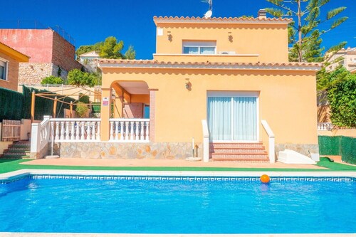 Holiday Home 'Villa Sunset' with Sea Views, Wi-Fi and Air Conditioning