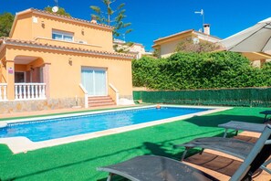 Pool - Holiday Home 'Villa Sunset' with Sea Views, Wi-Fi and Air Conditioning (Calafell)