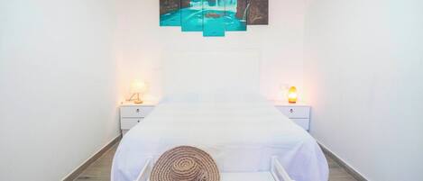 4 bedrooms, iron/ironing board, free WiFi, bed sheets