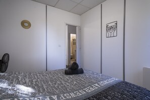 1 dormitorio, tabla de planchar con plancha, wifi gratis y ropa de cama