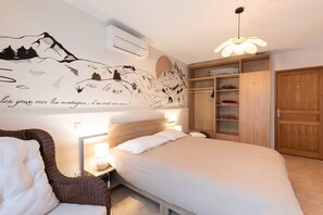 3 slaapkamers, een strijkplank/strijkijzer, gratis wifi, beddengoed