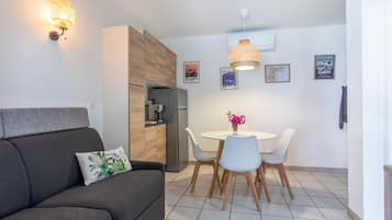 Televisie en een tafeltennistafel