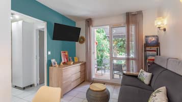 Fernseher, Tischtennisplatte