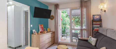 Televisión, mesa de ping pong