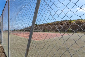 Sport court - Apartment 'Meu Descan' with Shared Pool, Private Terrace and Air Conditioning (Cerbère)