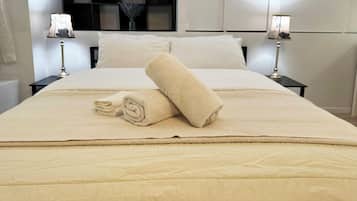 2 bedrooms, desk, iron/ironing board, free WiFi