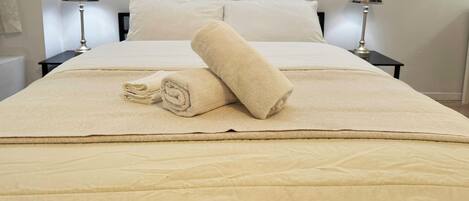 2 bedrooms, desk, iron/ironing board, free WiFi