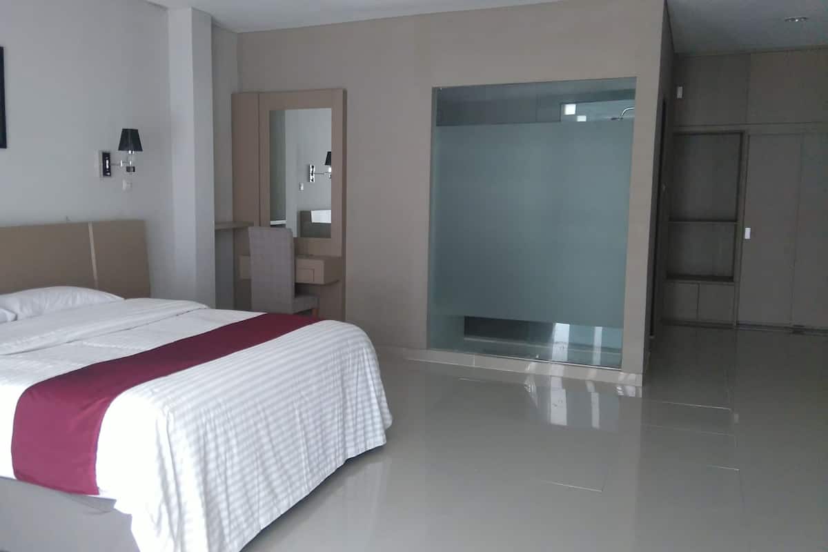 Junior Room, Balcony, Pool View | 1 bedroom, bed sheets