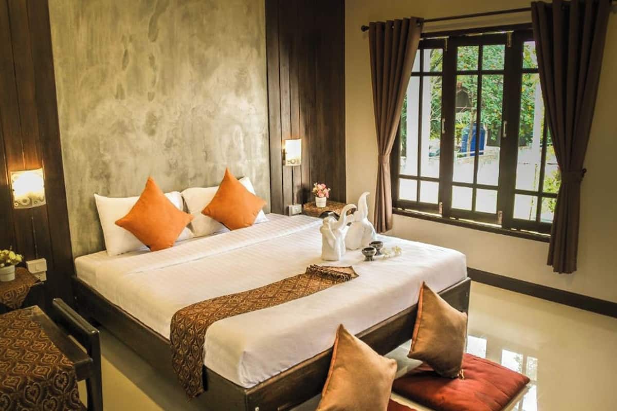 Family Room | Desk, free WiFi, bed sheets