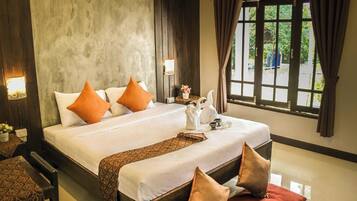 Family Room | Desk, free WiFi, bed sheets