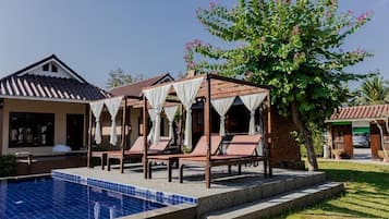 Kolam renang outdoor
