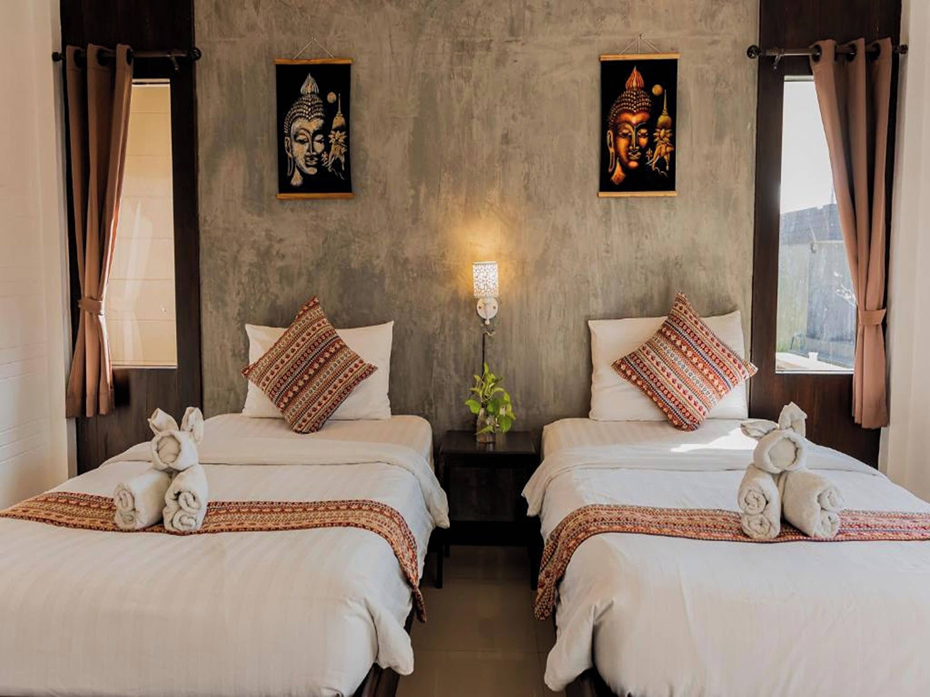 Twin Room | Desk, free WiFi, bed sheets