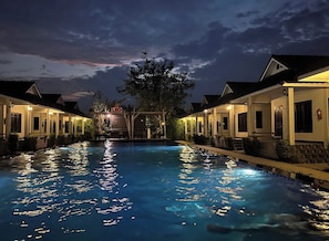 Outdoor pool - Thanawong Pool Villa (Sukhothai)