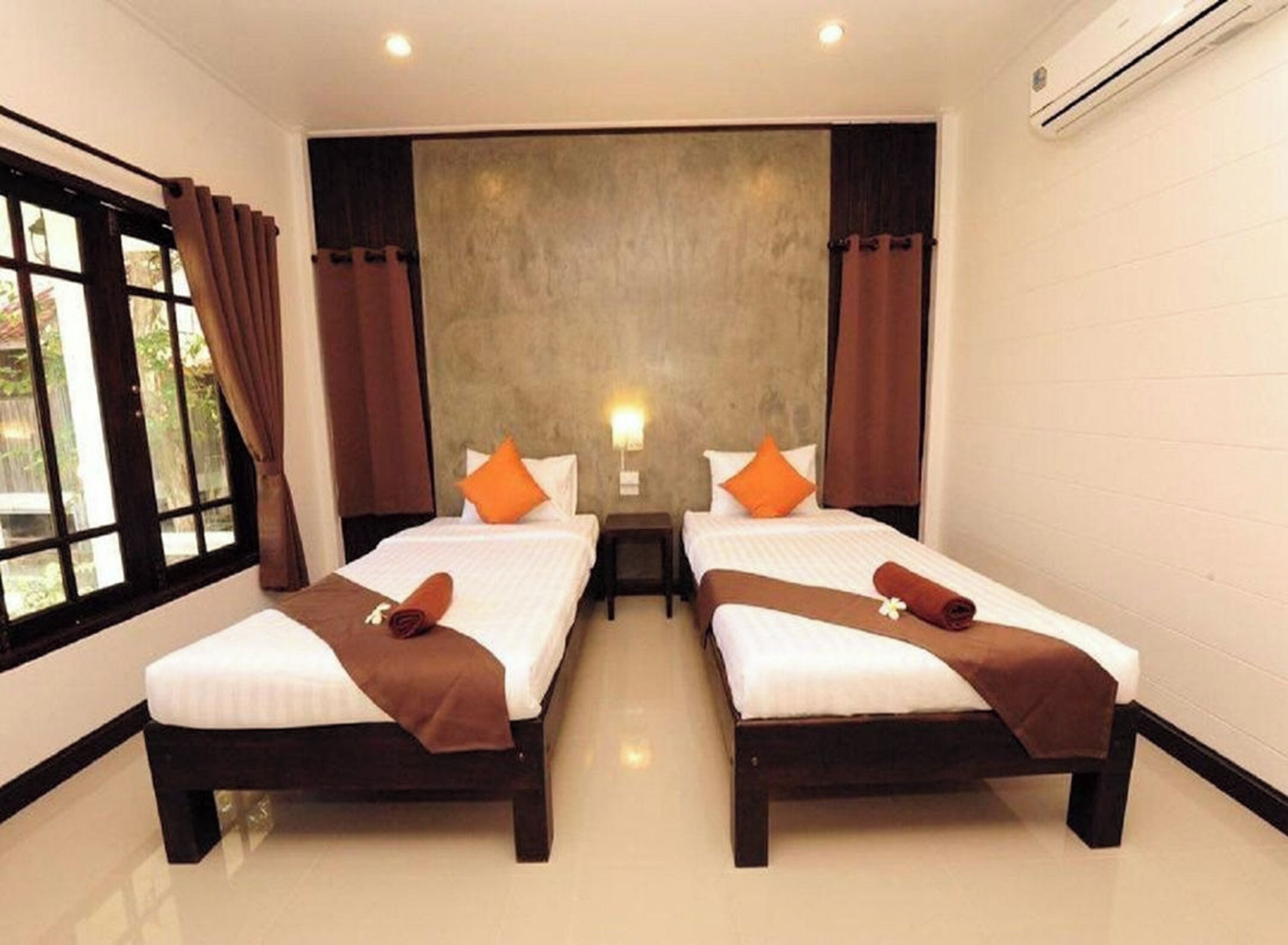 Kamar Twin | Meja kerja, Wi-Fi gratis, dan seprai linen