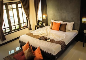 Familierom | Skrivebord, wi-fi (inkludert) og sengetøy