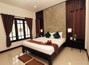 Double Room | Desk, free WiFi, bed sheets - Thanawong Pool Villa (Sukhothai)