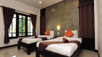 Twin Room | Desk, free WiFi, bed sheets