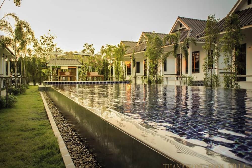 Thanawong Pool Villa