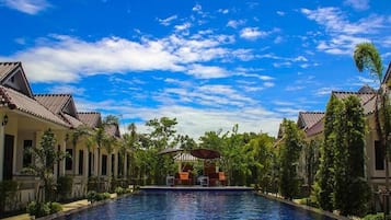 Kolam renang outdoor