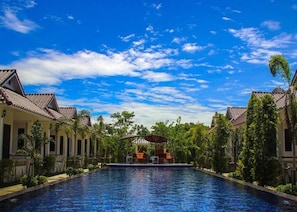 Outdoor pool - Thanawong Pool Villa (Sukhothai)