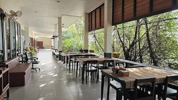 Breakfast and dinner served, Asian cuisine