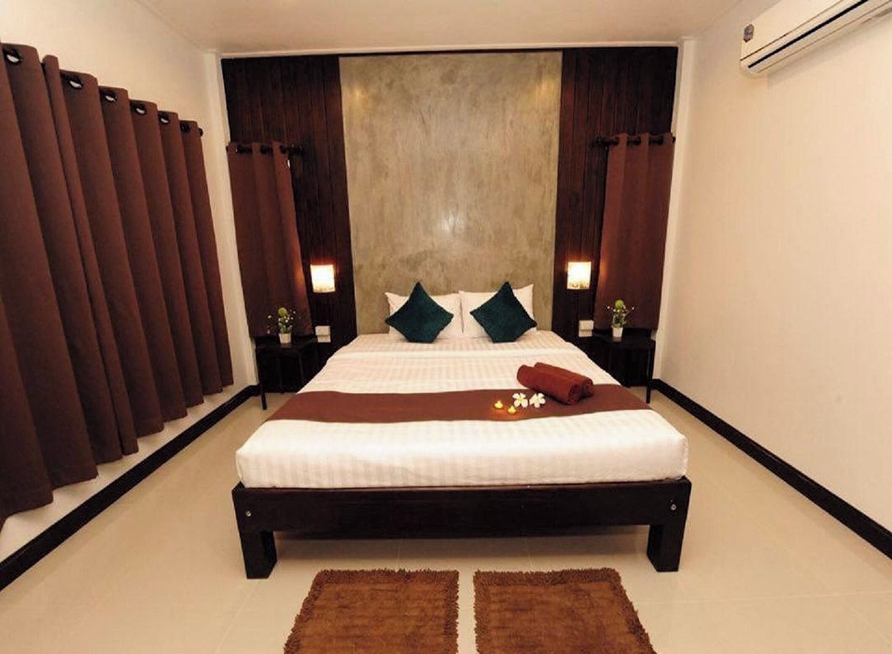 Quarto casal | Escrivaninha, Wi-Fi de cortesia, roupa de cama