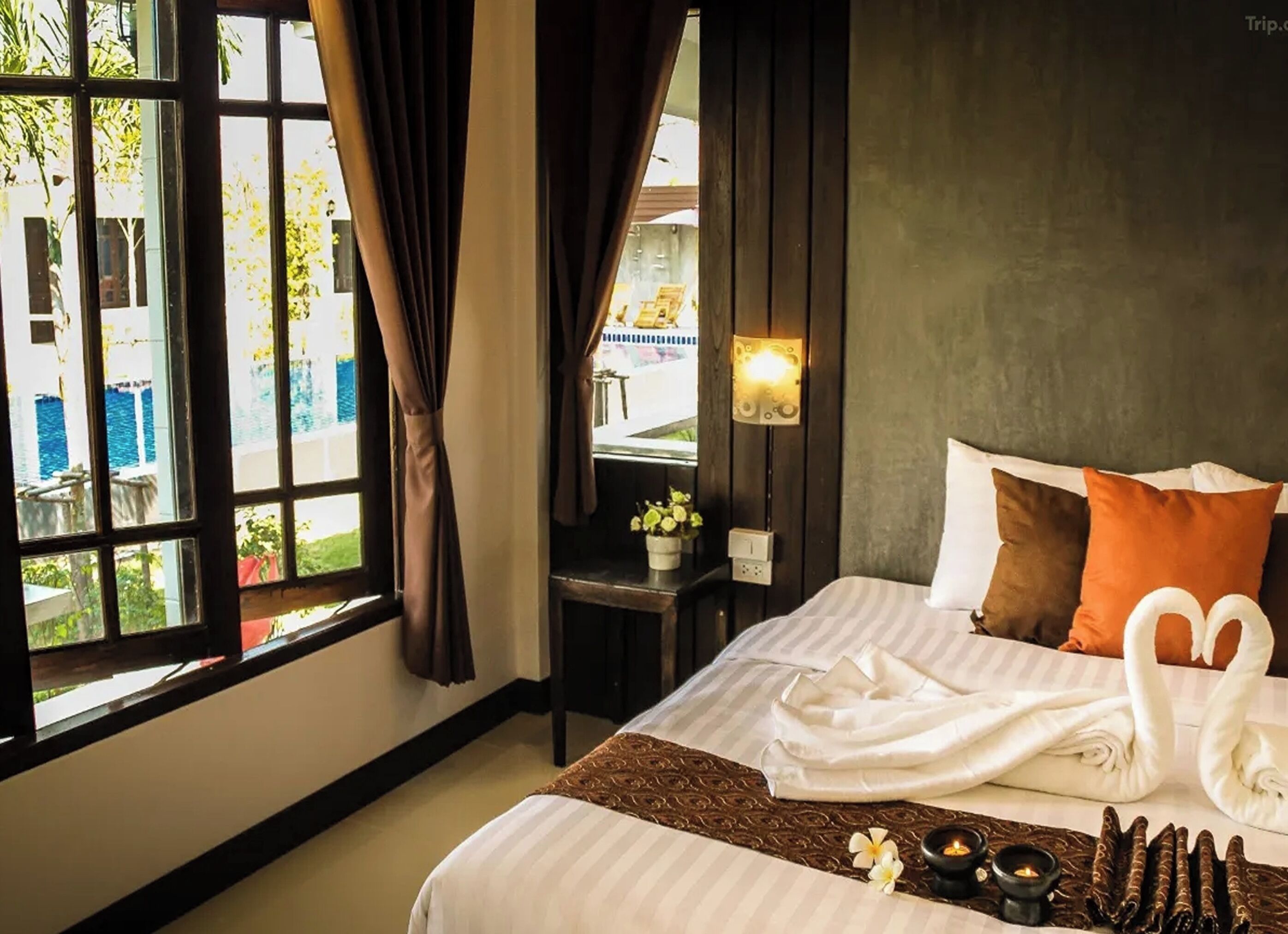 Family Room | Desk, free WiFi, bed sheets