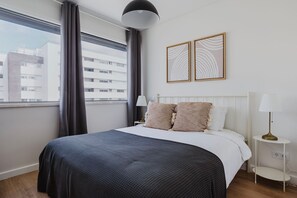 2 多间卧室、熨斗/熨衣板、WiFi、床单