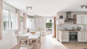 Refrigerador, microondas, horno y lavavajillas