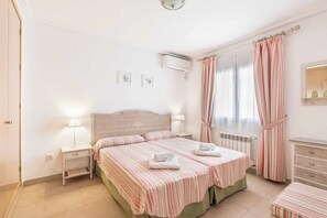 4 bedrooms, bed sheets - Villa Chorisia 36 (Torre-Pacheco)
