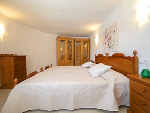 4 bedrooms, desk, iron/ironing board, WiFi - Vacation home Louisa by Interhome (Calpe/Calp)