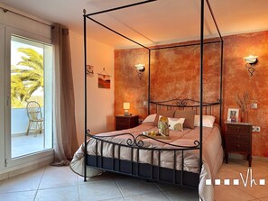 4 bedrooms, iron/ironing board, free WiFi, bed sheets - Villa with panoramic views in Jávea for 8 people · Private pool and Mediterranean views · Villa Granadella (Javea / Xàbia)