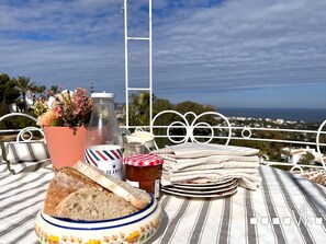 Outdoor dining - Villa with panoramic views in Jávea for 8 people · Private pool and Mediterranean views · Villa Granadella (Javea / Xàbia)