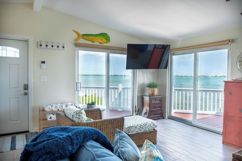 Cozy house on peaceful Little Torch Key with majestic view of Big Pine Channel!