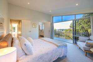 3 bedrooms, iron/ironing board, WiFi