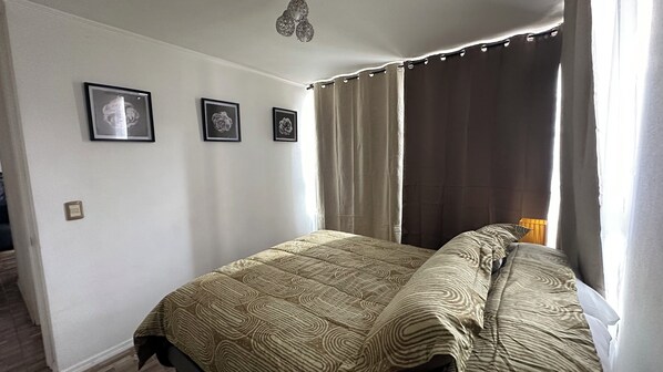 2 habitaciones, tabla de planchar con plancha, wifi y ropa de cama 