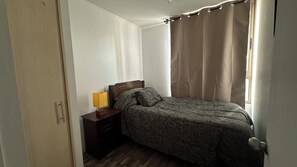2 habitaciones, tabla de planchar con plancha, wifi y ropa de cama 