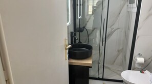 Shower, hair dryer, towels - Apartment with Stunning Views - Sleeps 3 & Parking (Athina)