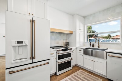 Lux Beach Home: Saltwater Pool & Spa, Steps to Sand, King Beds
