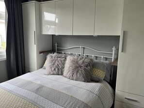 2 室のベッドルーム、アイロン / アイロン台、WiFi、ベッドシーツ