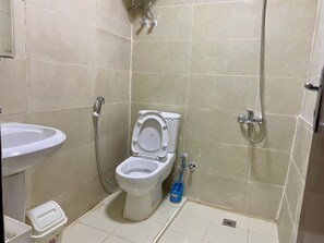Een douche, handdoeken