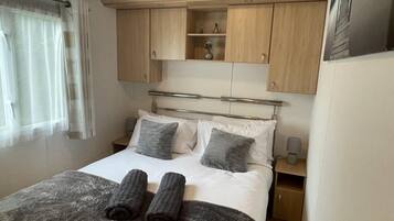 3 bedrooms, iron/ironing board, bed sheets