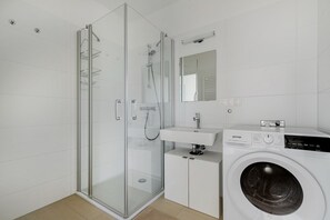 ヘアドライヤー、タオル