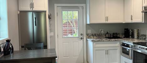 Mikroaaltouuni, uuni, liesi