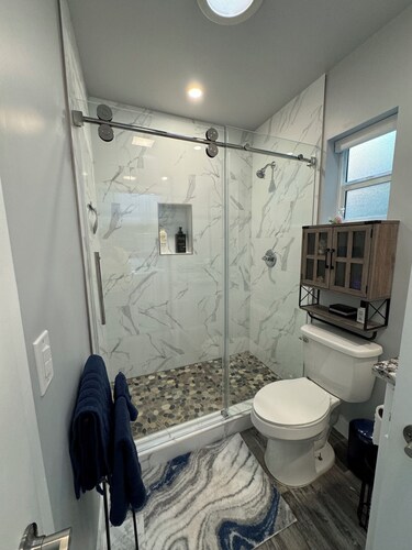 The Tiny cottage in quite charming. Palos Verdes with AC, WiFi and washer/dryer 